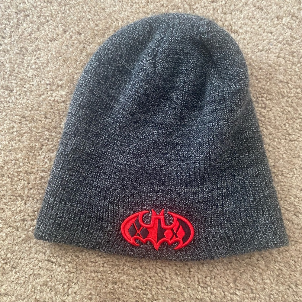 DC COMICS - GRAY BEANIE